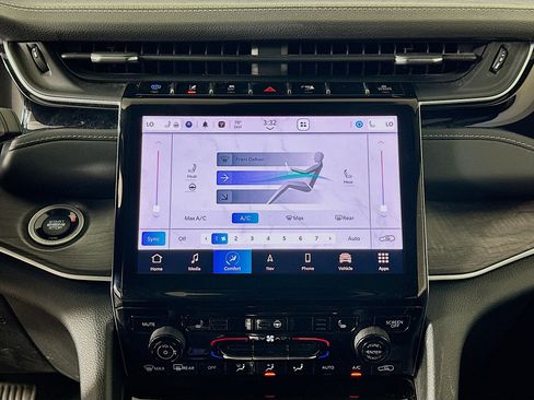 Used 2023 Jeep Grand Cherokee 4x4 image 24