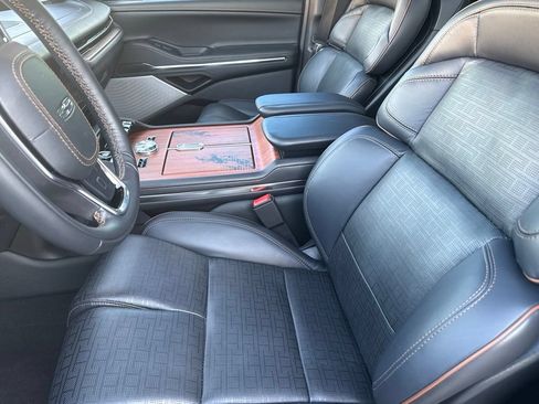 Used 2025 Lincoln Navigator Black Label AWD/4WD image 9