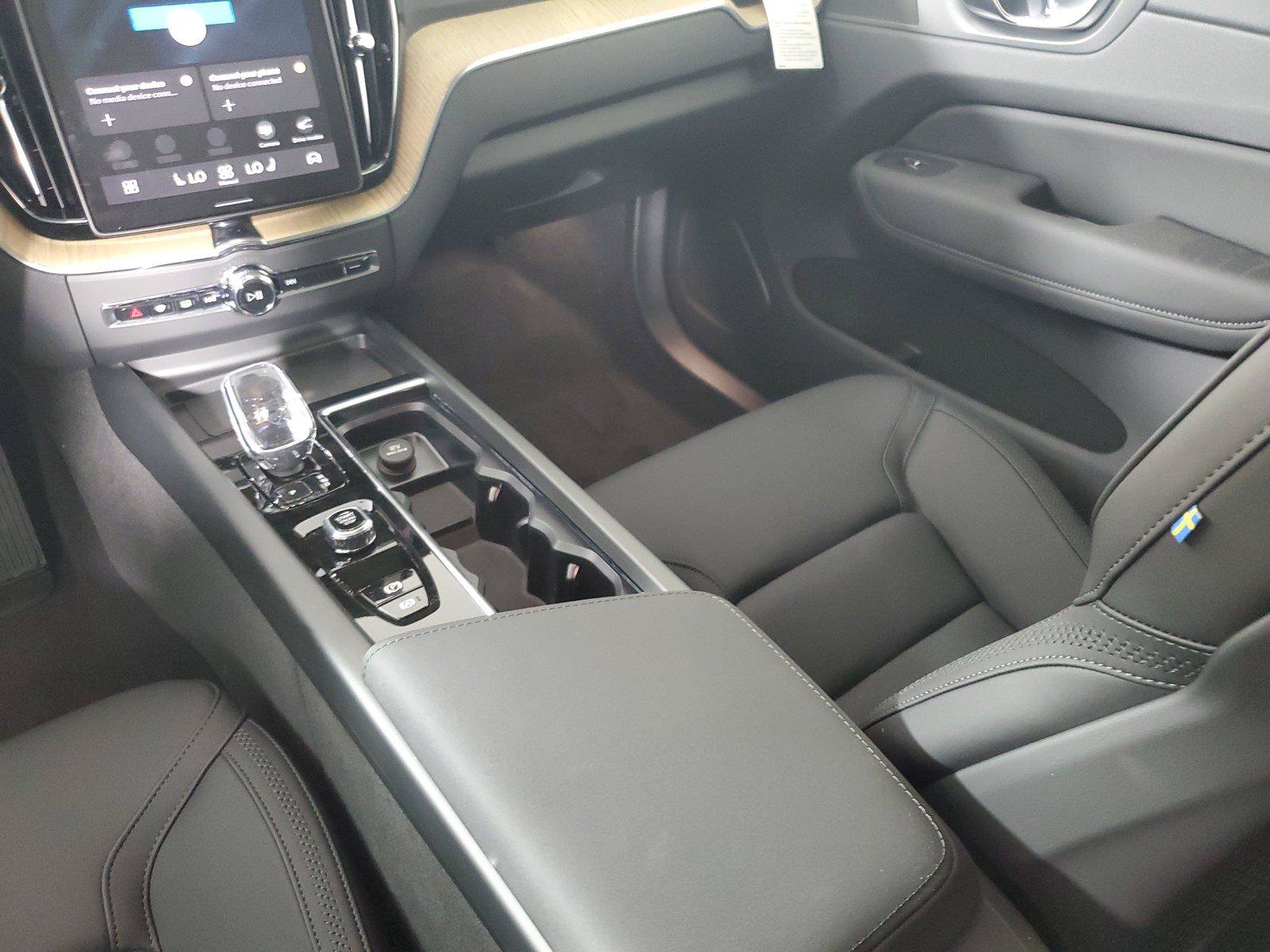 New 2027 Volvo XC60 B5 Core AWD/4WD image 17