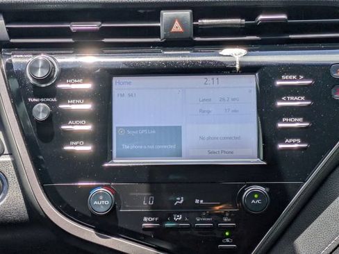 Used 2018 Toyota Camry SE w/ Convenience Package FWD image 16