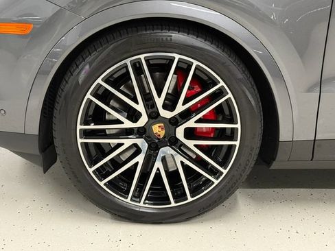 Certified 2024 Porsche Cayenne S AWD/4WD image 12