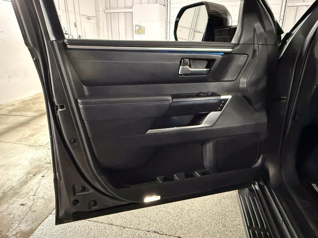 Used 2024 Toyota Sequoia Platinum AWD/4WD image 21