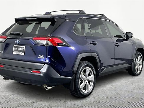 Used 2021 Toyota RAV4 XLE Premium image 6