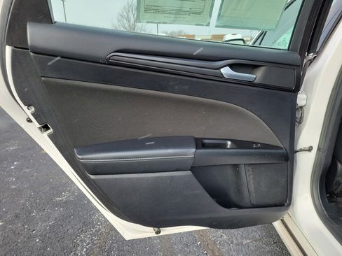 Used 2018 Ford Fusion SE w/ Equipment Group 201A image 9