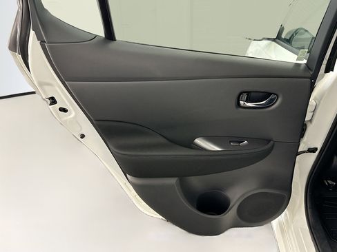 Used 2025 Nissan Leaf S image 26