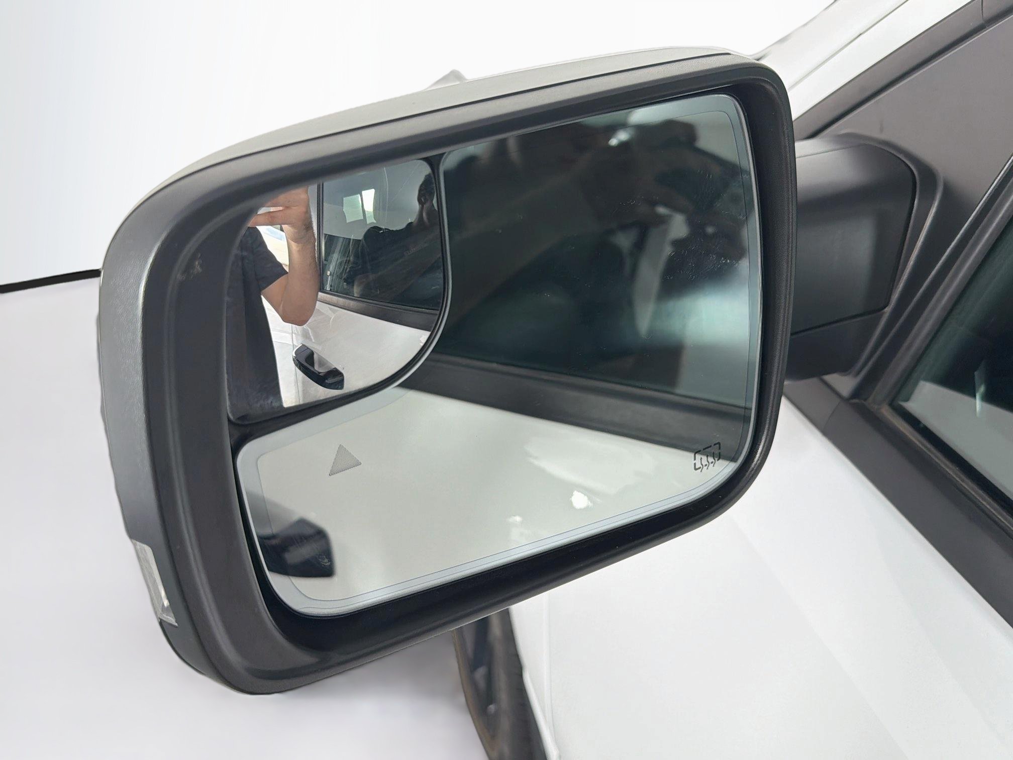 Used 2023 RAM 1500 Laramie AWD/4WD image 16
