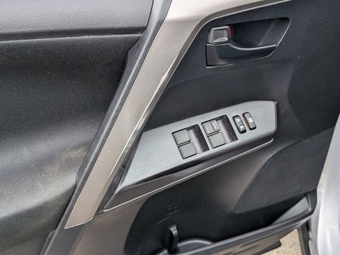 Used 2018 Toyota RAV4 LE image 15