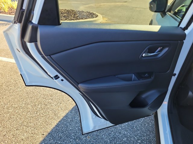 Used 2026 Nissan Rogue SV FWD image 14
