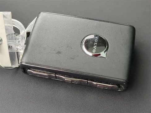 New 2025 Volvo XC90 B5 Plus w/ Protection Package Premier image 35