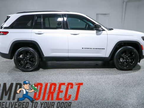 Used 2023 Jeep Grand Cherokee Altitude AWD/4WD image 6