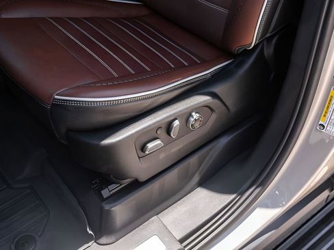 Used 2023 GMC Yukon Denali Ultimate w/ LPO, Floor Liner Package AWD/4WD image 8