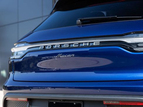 Certified 2026 Porsche Macan AWD/4WD image 15