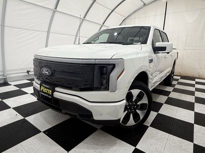 New 2025 Ford F150 Lightning Lariat w/ Max Trailer Tow Package