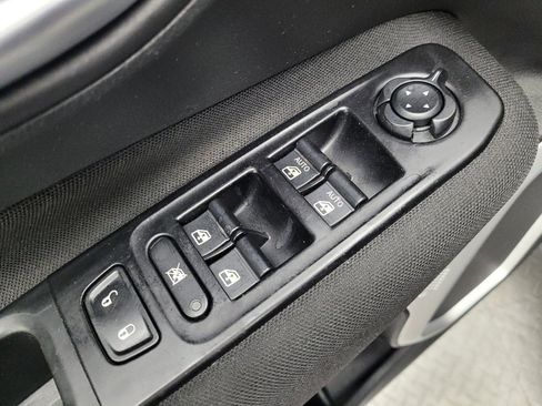 Used 2021 Jeep Renegade Latitude FWD image 27