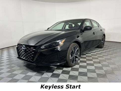 Certified 2025 Nissan Altima 2.5 SR image 3