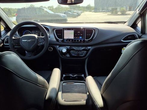 New 2026 Chrysler Pacifica Limited w/ S Appearance Package FWD image 6
