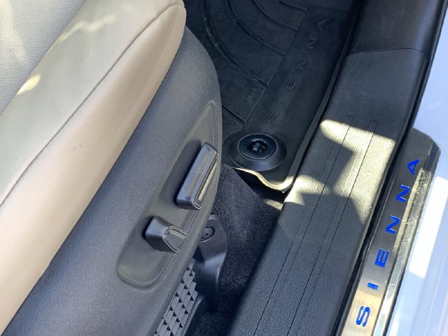 Certified 2024 Toyota Sienna XLE FWD image 14