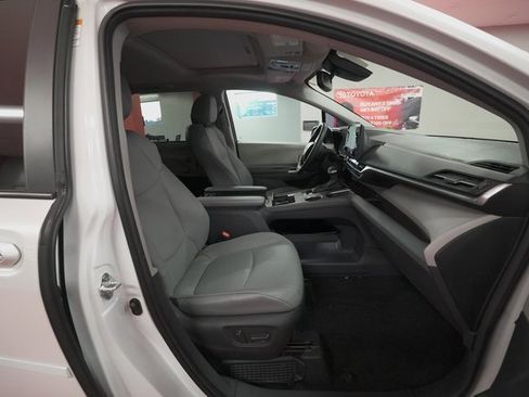 Used 2023 Toyota Sienna XLE w/ XLE Plus Package image 17