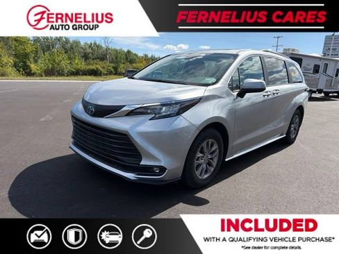 Used 2025 Toyota Sienna XLE FWD image 6