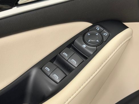 Used 2019 Buick Enclave Essence AWD/4WD image 28
