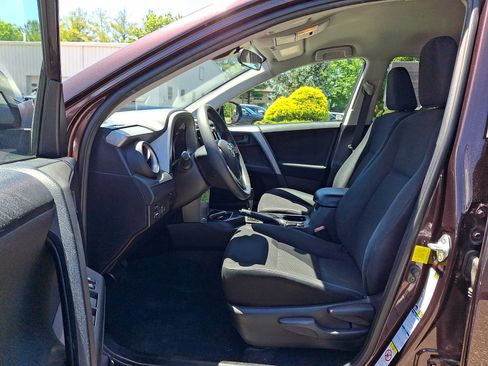 Used 2017 Toyota RAV4 LE AWD/4WD image 13