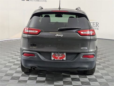Used 2015 Jeep Cherokee Latitude w/ Cold Weather Group image 6