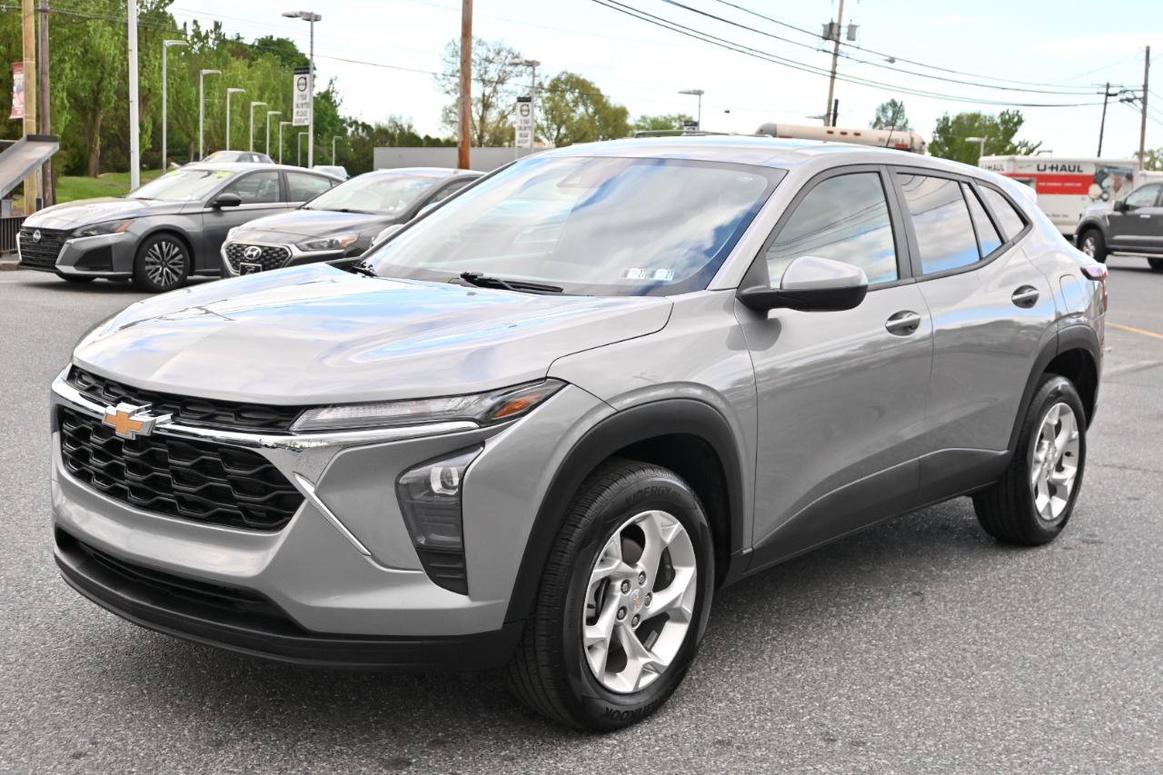 Used 2024 Chevrolet Trax LS w/ LS Convenience Package FWD image 6