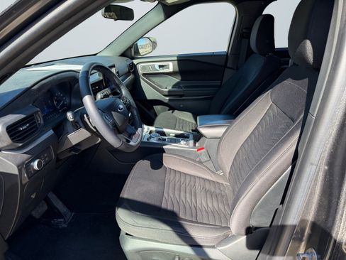 Used 2020 Ford Explorer XLT w/ Comfort Package image 11