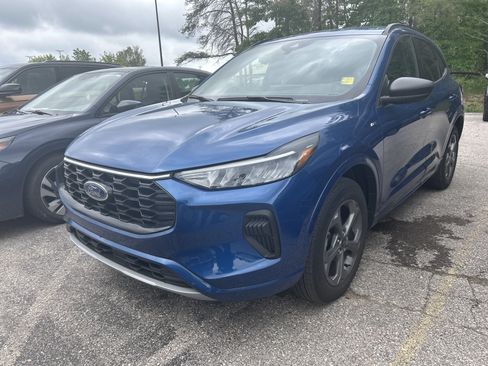 Used 2023 Ford Escape ST-Line w/ Tech Pack #1 AWD/4WD image 6