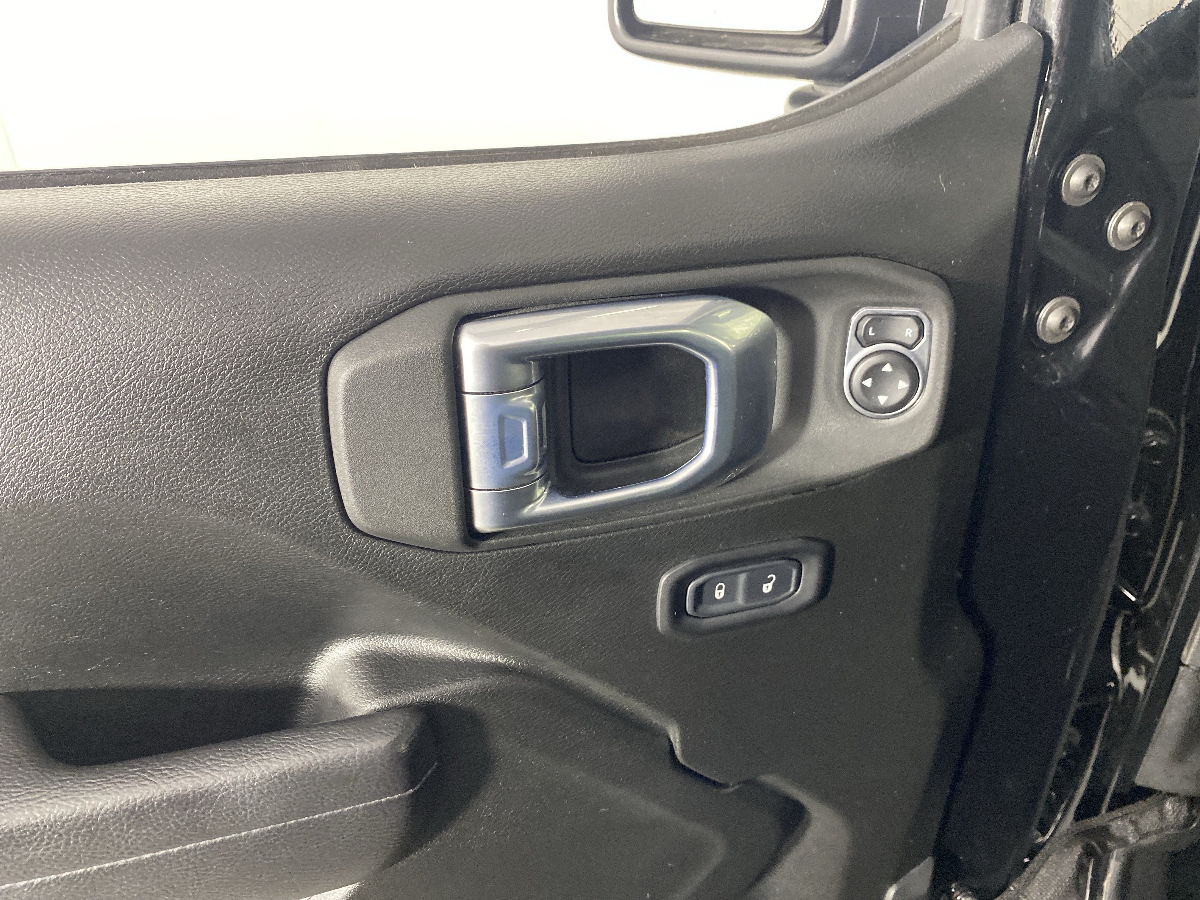 Used 2022 Jeep Wrangler Sport AWD/4WD image 13