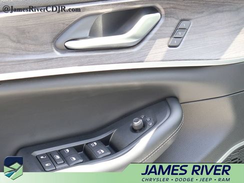 Used 2022 Jeep Grand Cherokee Limited 4xe w/ Luxury Tech Group II AWD/4WD image 23