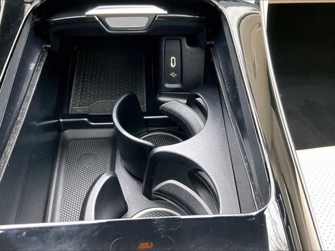 Used 2023 Mercedes-Benz GLC 300 4MATIC image 16