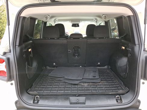 Certified 2016 Jeep Renegade Latitude image 28
