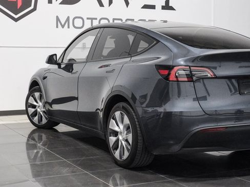 Used 2022 Tesla Model Y Long Range image 15