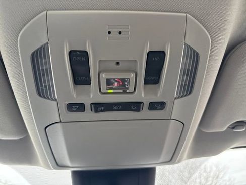 Used 2023 Toyota Highlander L image 42