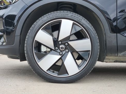 Used 2023 Volvo XC40 Recharge Ultimate image 11