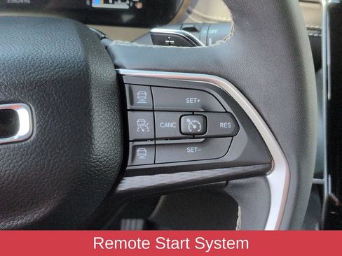 Used 2025 Jeep Grand Cherokee Laredo X w/ Luxury Tech Group I AWD/4WD image 17