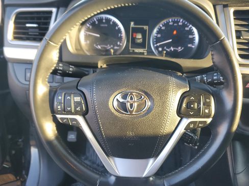 Used 2017 Toyota Highlander Plus image 20