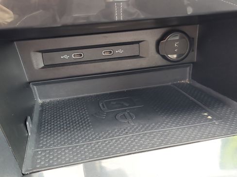 Used 2022 Volkswagen Tiguan SE R-Line image 26