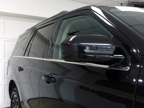 Used 2024 Ford Expedition XLT image 12