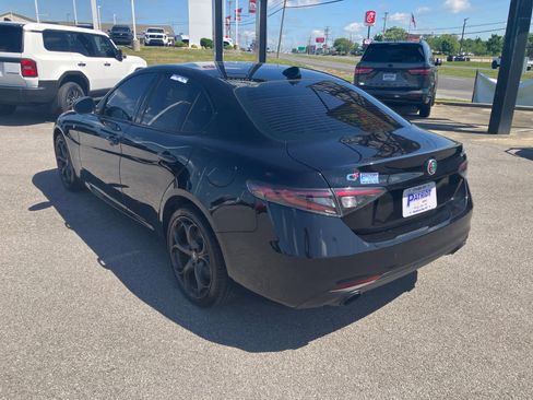 Used 2024 Alfa Romeo Giulia Ti w/ Performance Driving Package AWD/4WD image 5