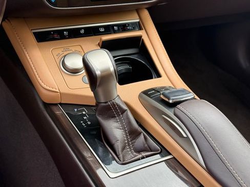 Used 2017 Lexus ES 350 w/ Luxury Package FWD image 18