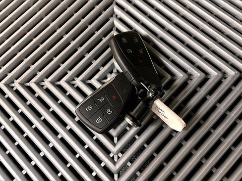 Used 2025 Buick Enclave Avenir w/ Super Cruise Package image 10