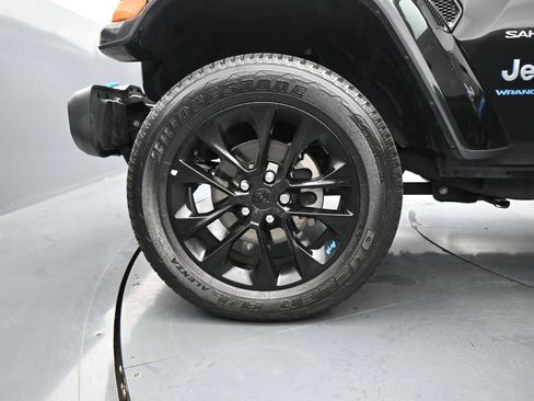 Used 2023 Jeep Wrangler Unlimited Sahara w/ Cold Weather Group AWD/4WD image 28