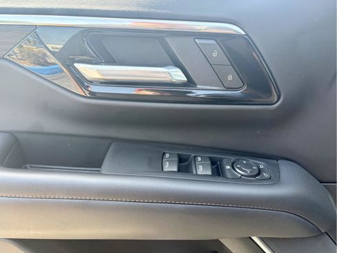 Used 2025 Chevrolet Tahoe LS RWD image 12