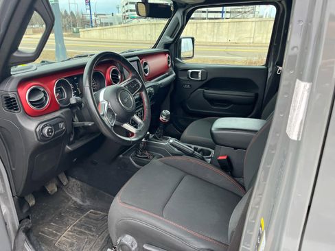 Used 2023 Jeep Gladiator Rubicon w/ Cold Weather Group image 10