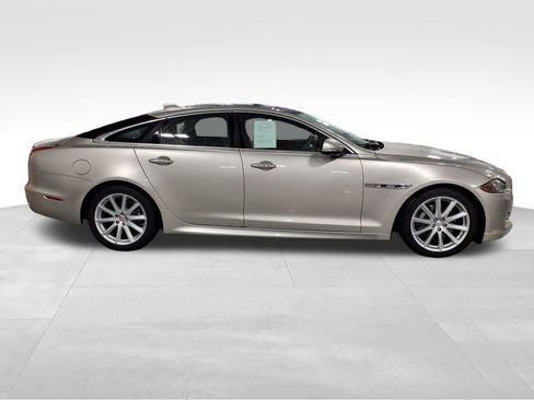 Used 2016 Jaguar XJ R-Sport RWD image 9