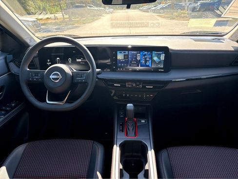 New 2026 Nissan Kicks SR FWD image 4