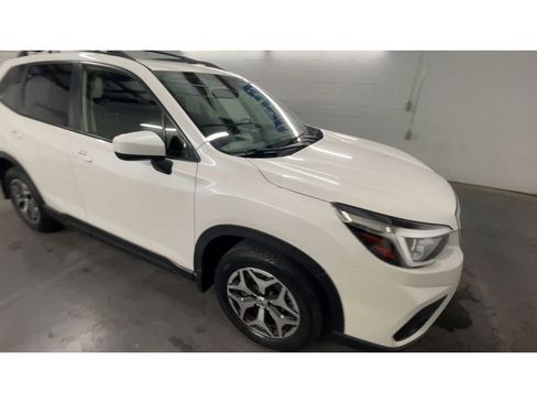 Used 2019 Subaru Forester Premium image 2