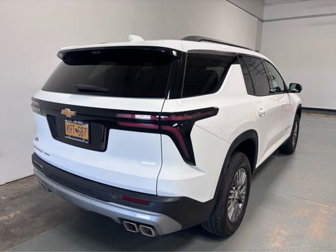 Used 2026 Chevrolet Traverse LT w/ Driver Confidence Package AWD/4WD image 7